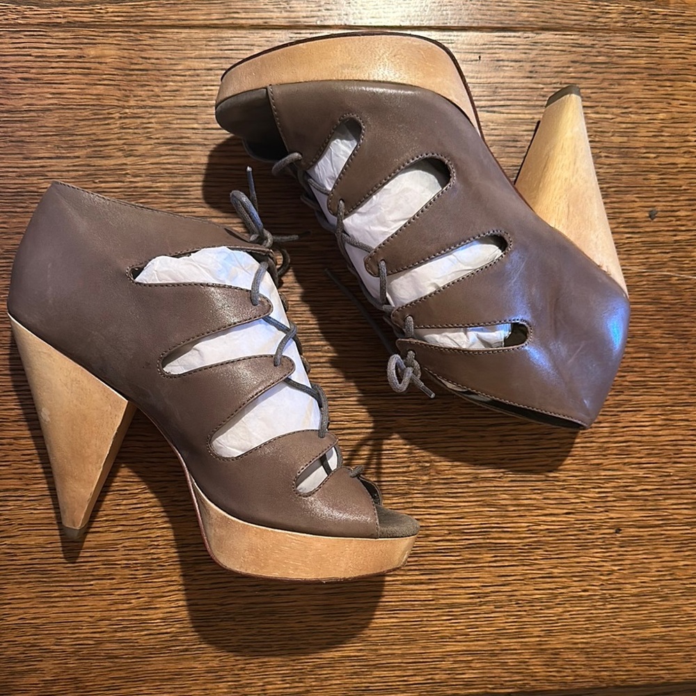 Retro Gladiator Carved Wooden Heels
